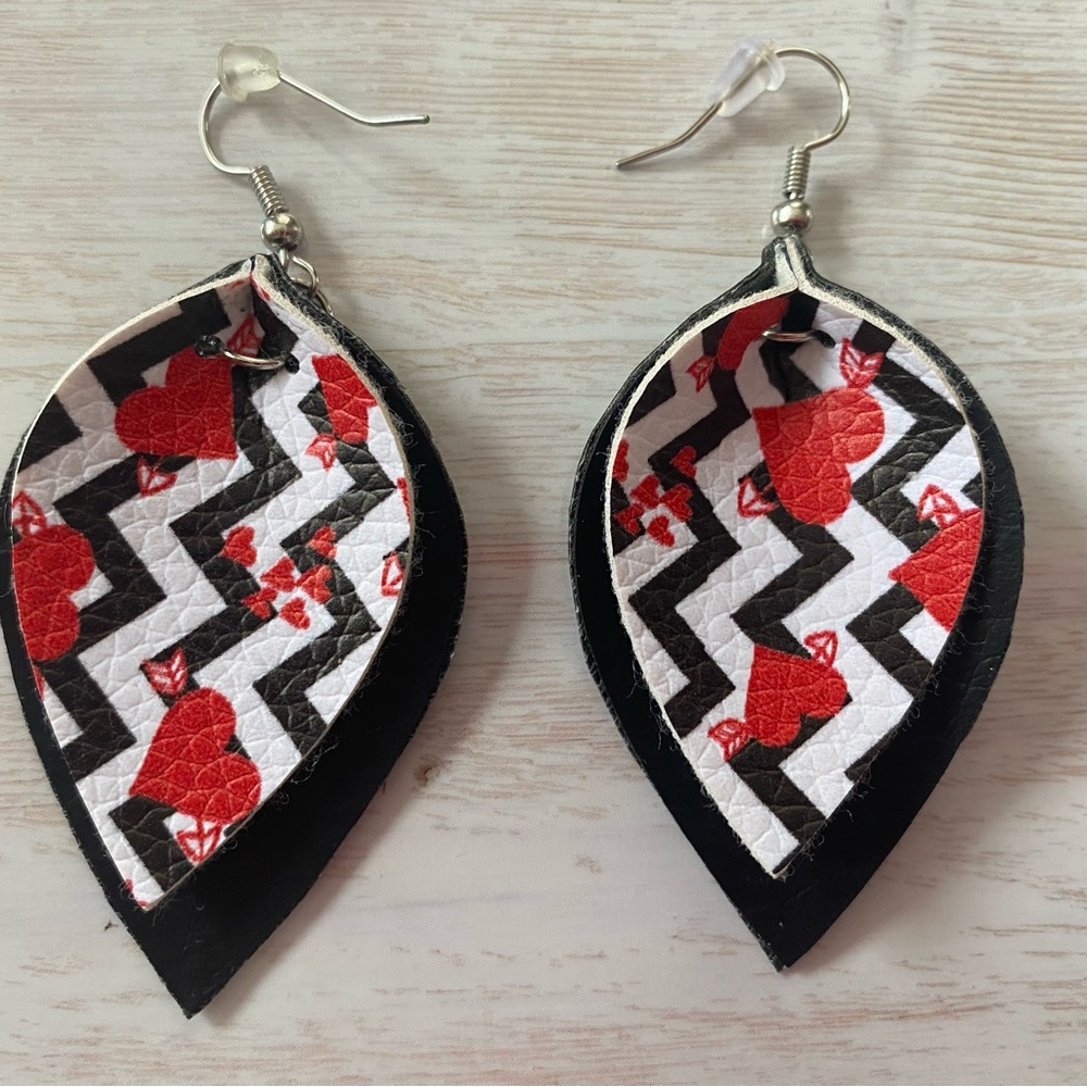 Heart earring - Picture 3 of 6